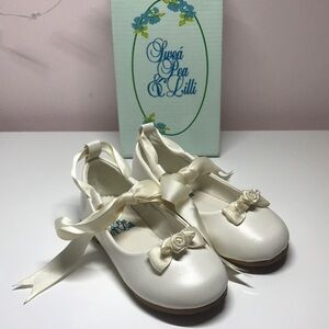 MINT Swea Pea & Lilli Ecru Toddler Girl Shoes *7